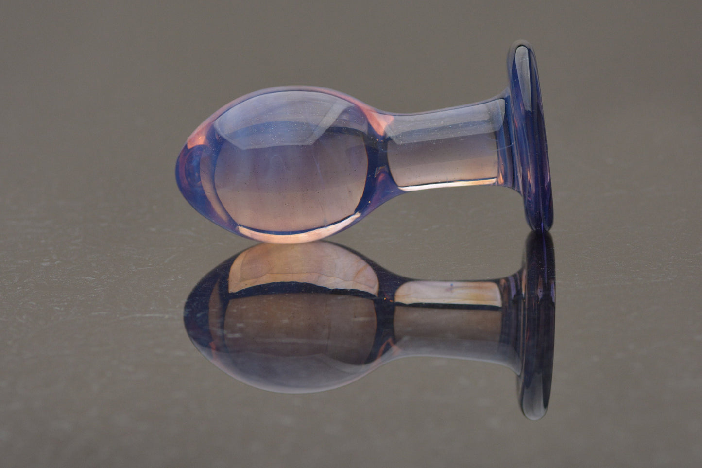 Medium Glass Butt Plug - Light Berry Sparkle